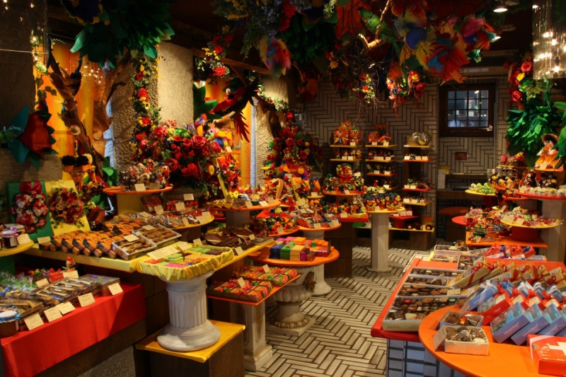 vente-STE MAXIME-min_candy_store_chocolate_shop_chocolate_switzerland-393515